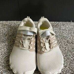 Woman’s Cream Barefoot Hiking Shoes